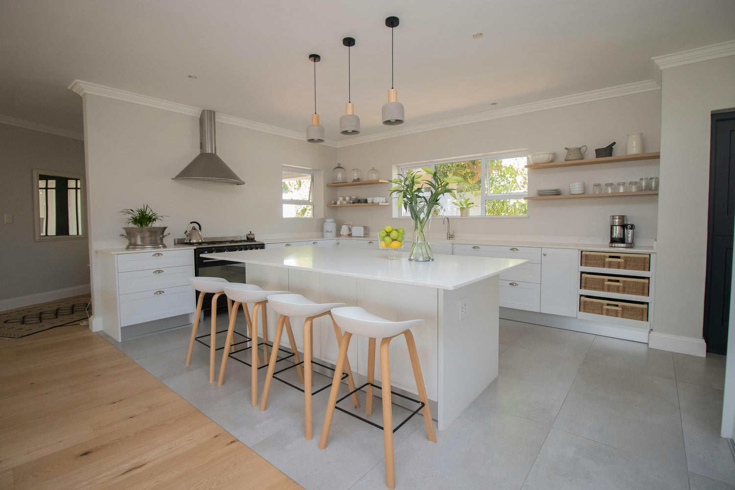 Kitchen Islands & Breakfast Bars